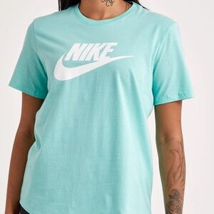 Nike Women 1X Sky Blue Short Sleeve Tee White Logo On Front Excellent Condition